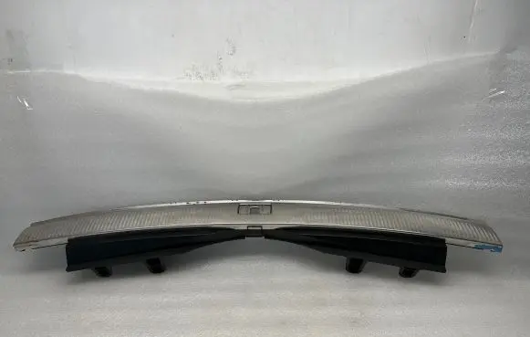 Trunk/boot sill cover protection