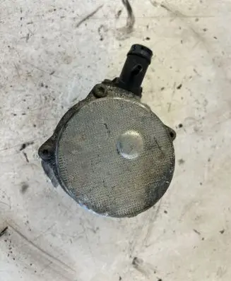 Mercedes-Benz A W176 Vacuum pump 146505272R 705641000 17T1720762