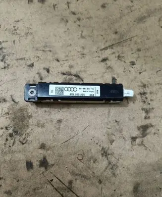 Audi A3 S3 8V Aerial antenna amplifier 8V4035225 920286311