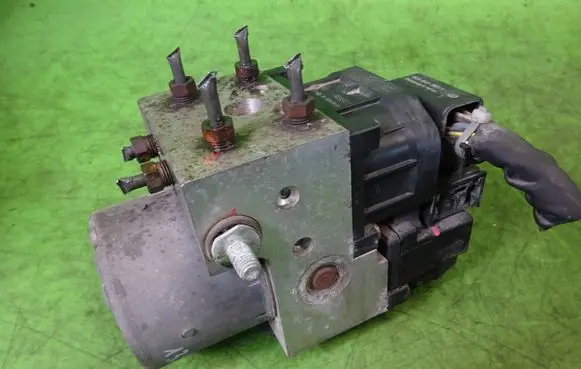 Toyota Corolla E120 E130 ABS Pump 0273004571