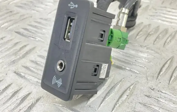 Seat Leon (5F) USB socket connector 5G0035222 5Q0035724