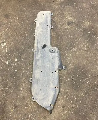 Center/middle under tray cover