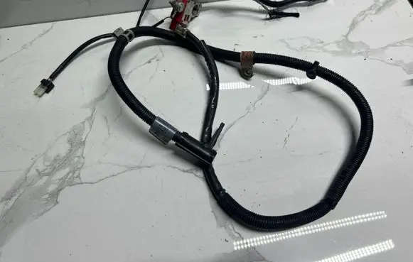 Mercedes-Benz A W176 Positive cable (battery) BAMPT0678