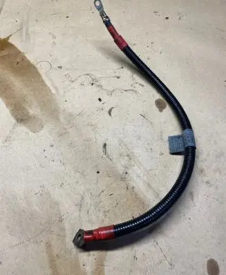 Positive cable (battery)