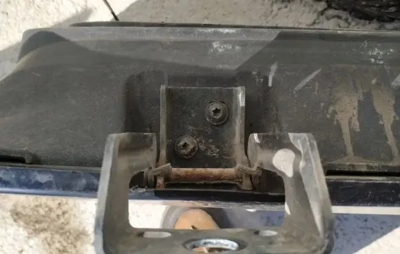 Tailgate/trunk/boot hinge
