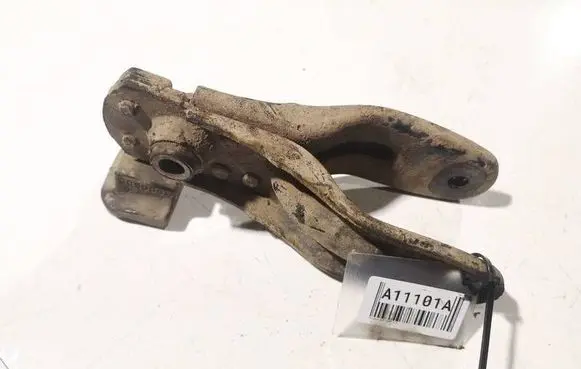 Peugeot 407 Engine mounting bracket 