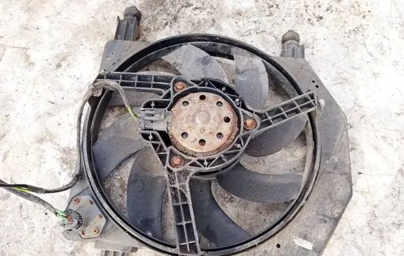 Ford Fiesta Radiator cooling fan shroud 96fb8146 8240186