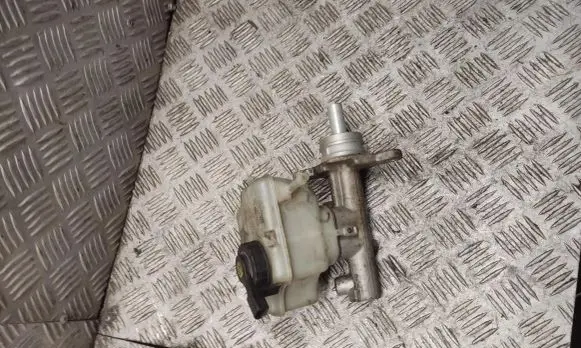 Master brake cylinder