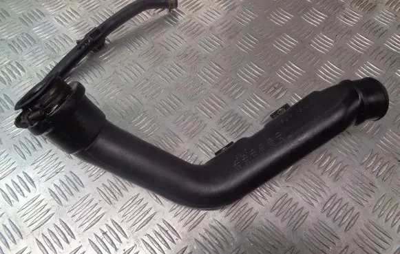 Mazda 323 Air intake hose/pipe