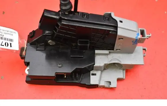 Hyundai Tucson JM Front door lock 81310D3510