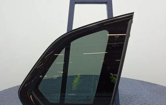 BMW X5 E53 Rear side window 7444078