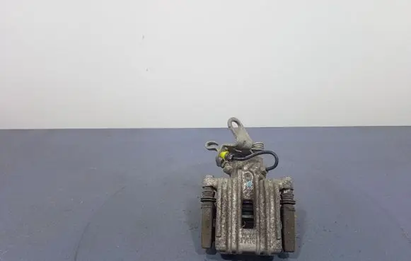 Volkswagen Jetta VI Rear brake caliper