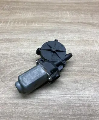 Nissan Almera N16 Front door window regulator motor 400600 RIGHTSIDE
