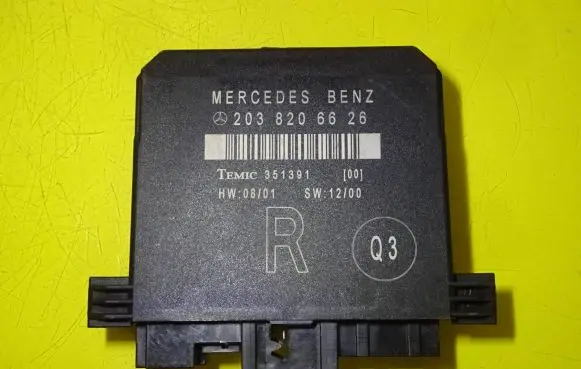 Mercedes-Benz C W203 Door control unit/module 2038206626