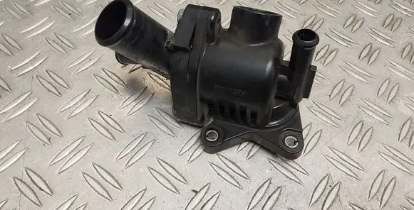 Toyota Yaris Thermostat/thermostat housing 