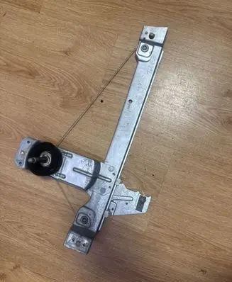 Peugeot 207 Rear door manual window regulator 
