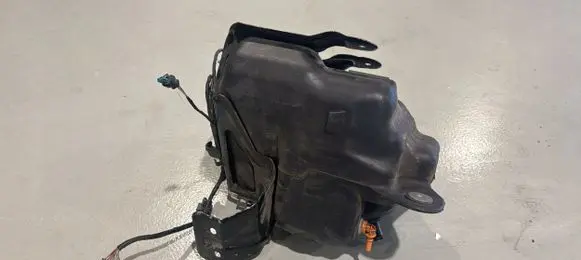 Porsche Panamera (971) AdBlue liquid reservoir 