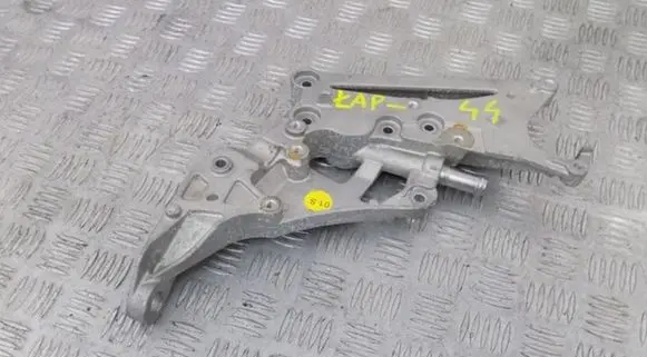 Volkswagen Polo V 6R Gearbox mounting bracket 04B145880D