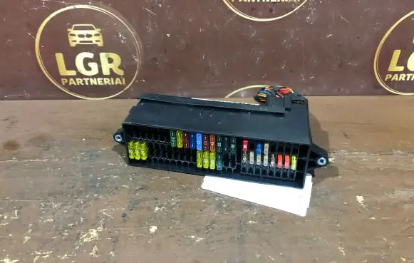 Volkswagen Touran I Fuse box set 0810203132 1T1970923