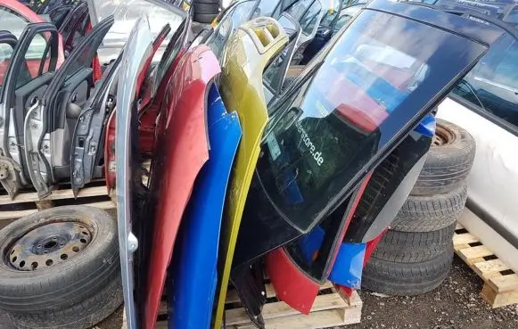 Mitsubishi Colt Tailgate/trunk/boot lid raudonas