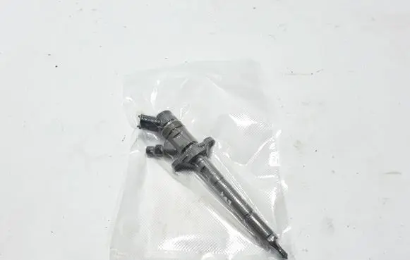Volvo C30 Fuel injector 328480