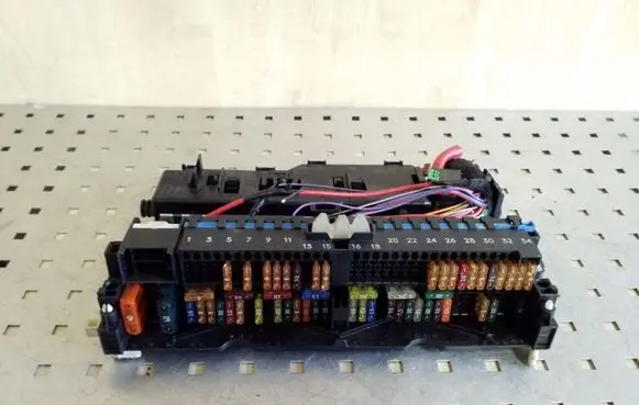 BMW X3 E83 Fuse box set 8387153 8364542