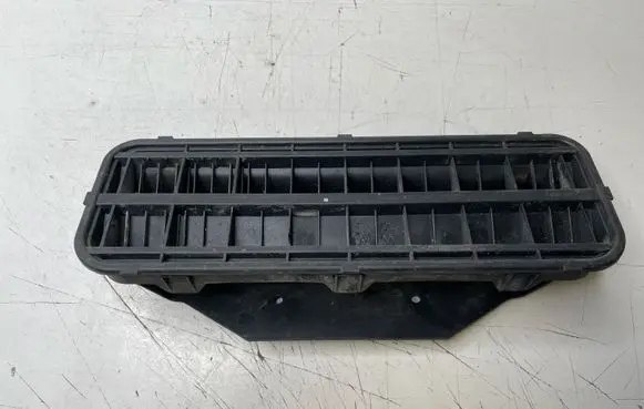 BMW 7 E65 E66 Quarter panel pressure vent 8386133 60829010