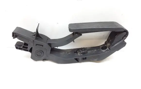 Mercedes-Benz E W211 Accelerator throttle pedal A2113000904