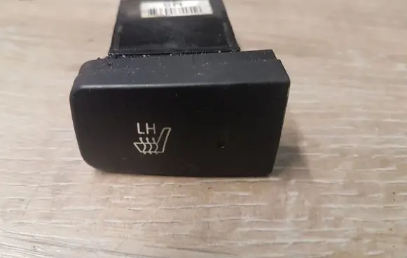 Hyundai Tucson LM Seat heating switch 933202E001 C70326