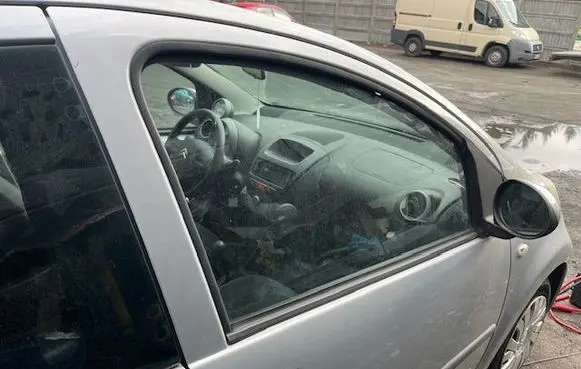 Citroen C1 Front door window glass four-door 