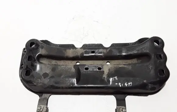 Mercedes-Benz CLS C218 X218 Engine mounting bracket A2122404102
