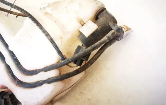 Ford Focus Windscreen/windshield washer pump 1s7117k624fe