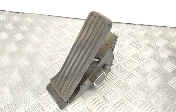 Mercedes-Benz E W212 Accelerator throttle pedal A2043000004 0502