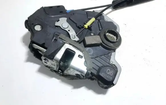 Lexus IS 220D-250-350 Front door lock 6b1404