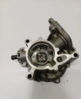 Audi A4 S4 B8 8K Vacuum pump 06J145100