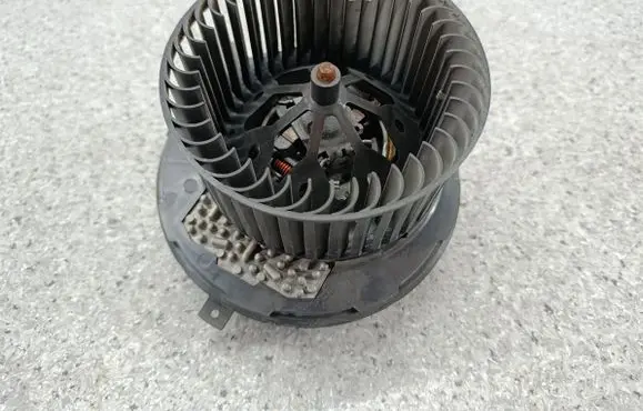 Volkswagen Touran I Heater fan/blower 2002221