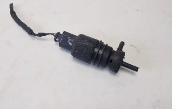 Windshield washer spray nozzle