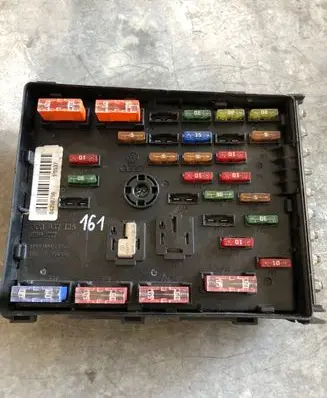 Volkswagen PASSAT B7 Fuse module 3C0937125 83592777