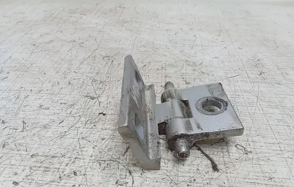 Volvo XC90 Rear door lower hinge