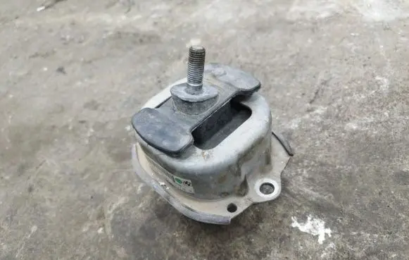 BMW X5 E70 Engine mount bracket P678026001 16004212