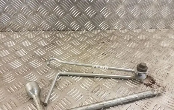 Toyota Corolla Verso E121 Wheel nut wrench 