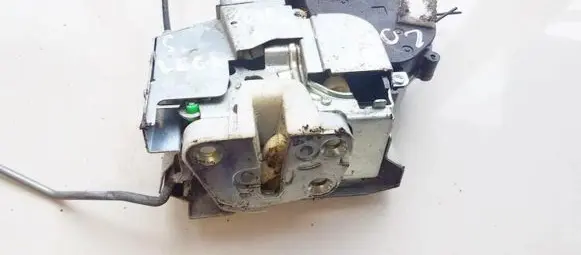 Subaru Legacy Front door lock