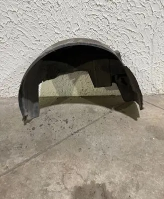 Rear arch fender liner splash guards