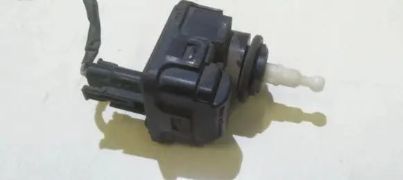 Opel Corsa E Headlight level adjustment motor 00728232 007282-32