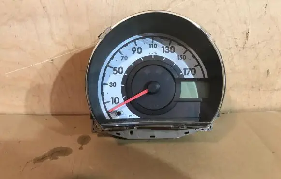 Peugeot 107 Speedometer (instrument cluster) 838000H010C H01 562940U