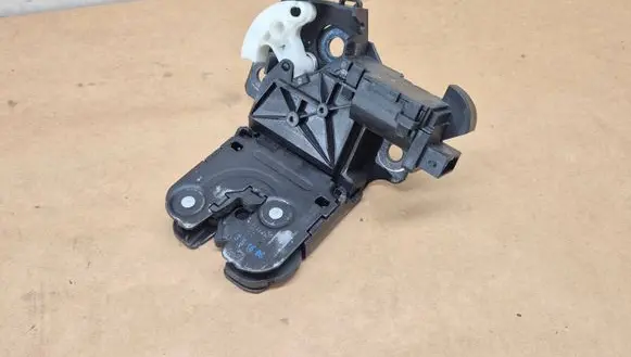 Audi A4 S4 B7 8E 8H Tailgate/trunk/boot lock/catch/latch 8P4827505B