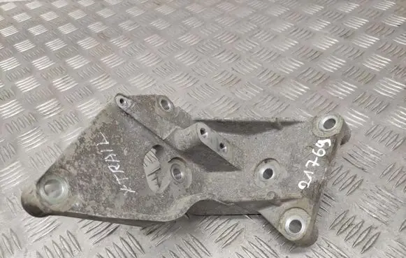 Nissan X-Trail T31 Engine mounting bracket