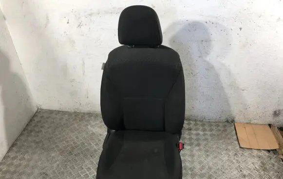 Toyota Auris 150 Front passenger seat 7143002P10B2 7107102G10B3