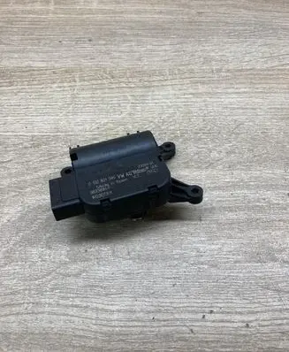 Volkswagen Golf VI Air flap motor/actuator 1K0907511 0132801345