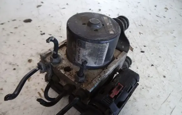 Volkswagen Caddy ABS Pump 1K0614117AC